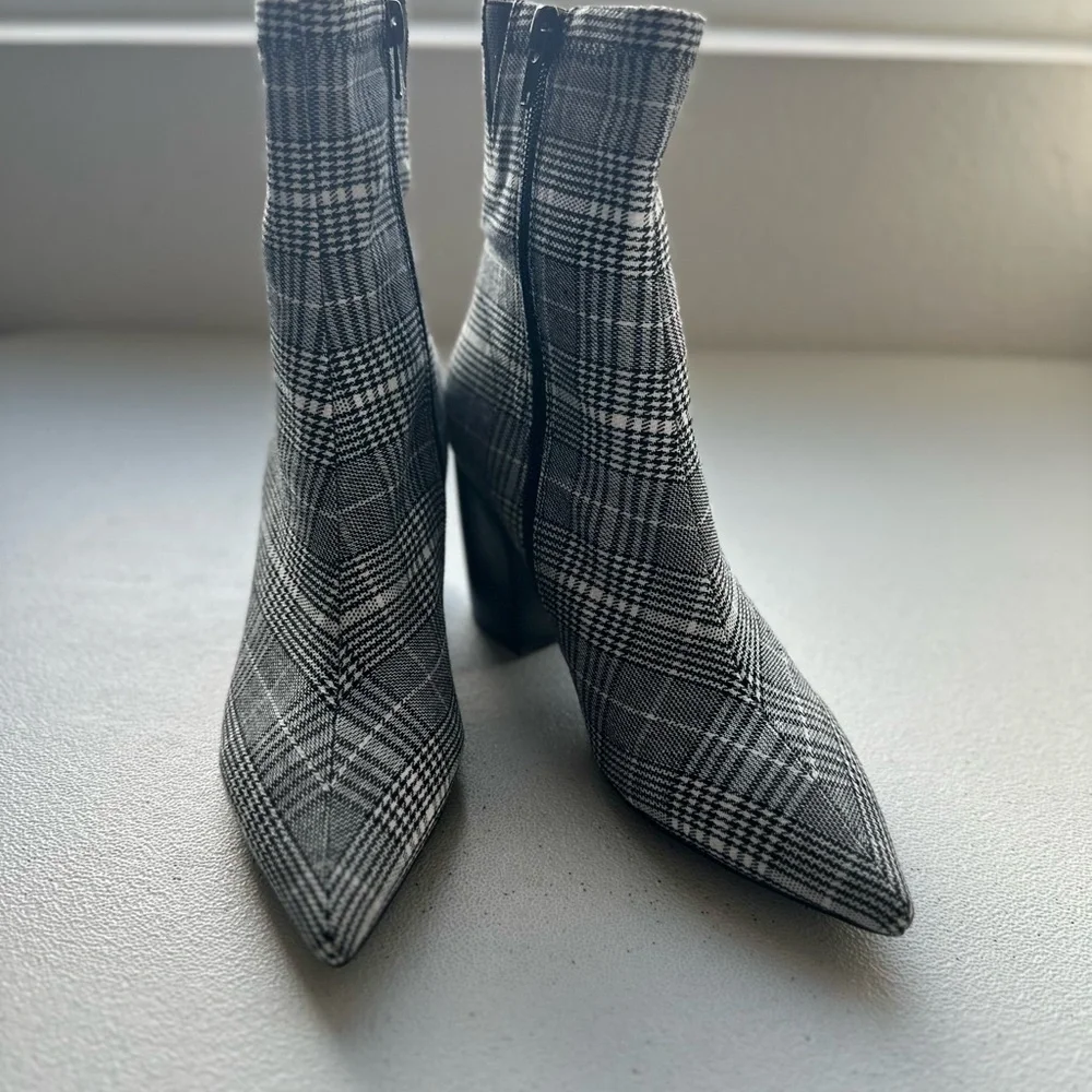 Jeffreycambell plaid black gray white fabric with pointed toe and blockheel